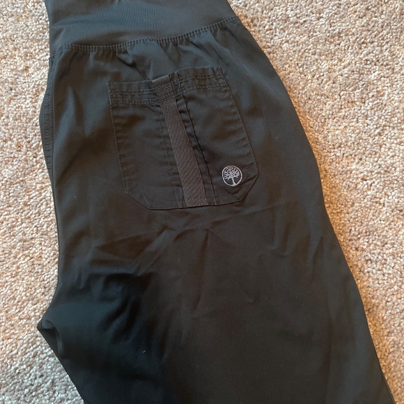 Purple healing hand scrub pants - Picture 3 of 3